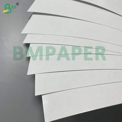 300gsm 320gsm 50*70cm উচ্চ - দৃঢ়তা সম্পন্ন দ্বিমুখী চকচকে প্রলেপযুক্ত কালো / নীল কোর গেম কার্ড খেলার কাগজ